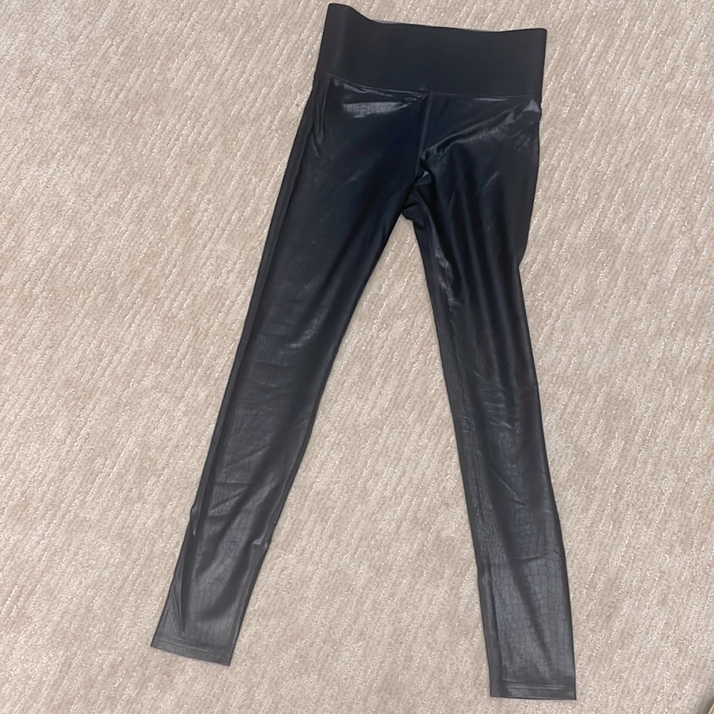 Carbon 38 Size M shiny black yoga pants